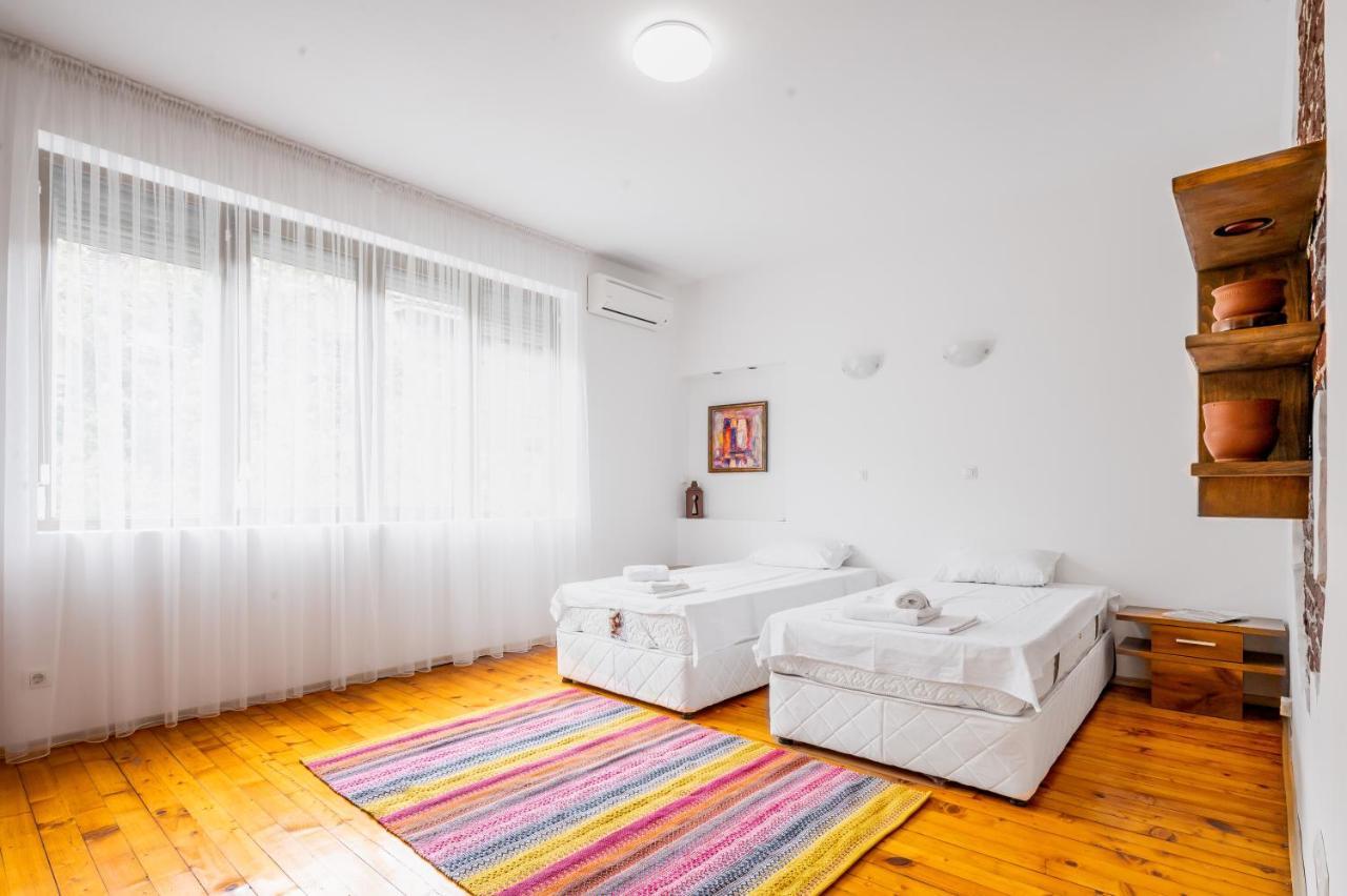 Sofia'S Vintage Gem: Spacious 2Bd Flat On Solunska Apartamento Exterior foto