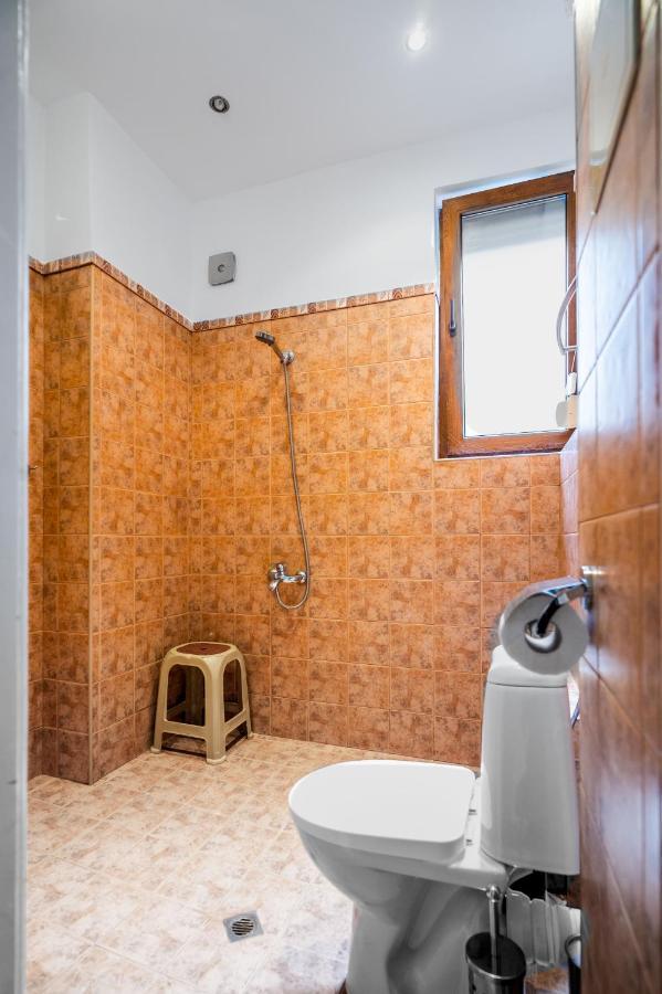 Sofia'S Vintage Gem: Spacious 2Bd Flat On Solunska Apartamento Exterior foto